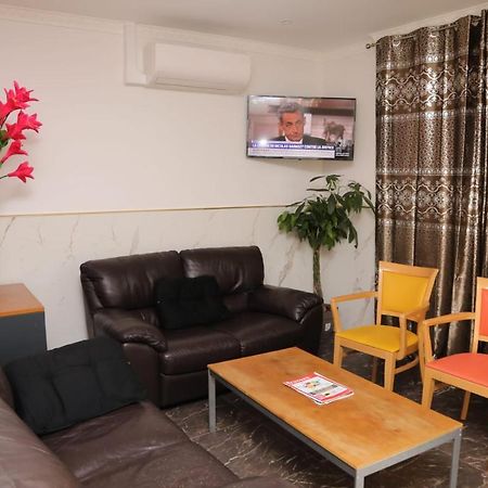 Hotel Le Privilege La Courneuve Eksteriør billede