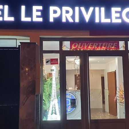 Hotel Le Privilege La Courneuve Eksteriør billede
