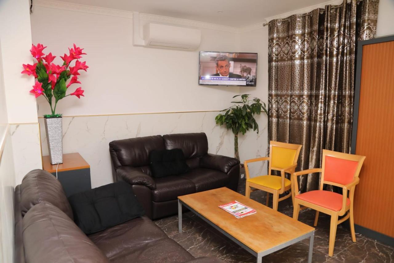 Hotel Le Privilege La Courneuve Eksteriør billede