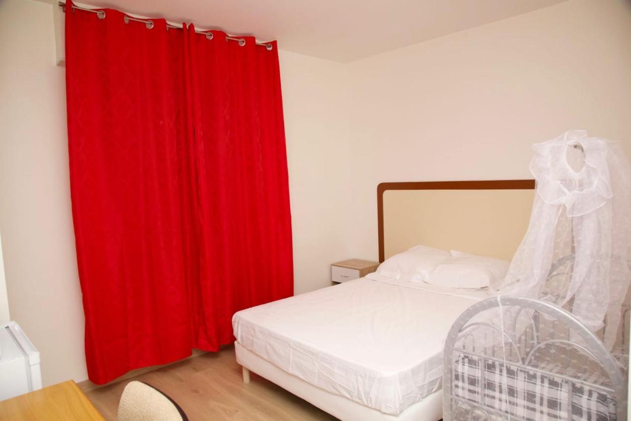 Hotel Le Privilege La Courneuve Eksteriør billede